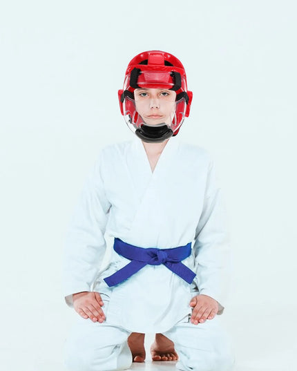Taekwondo apsauginis šalmas su reguliuojamu skydeliu, raudonas