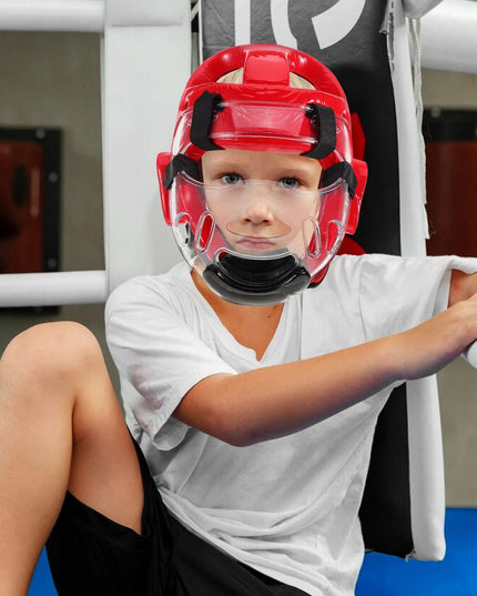 Taekwondo apsauginis šalmas su reguliuojamu skydeliu, raudonas