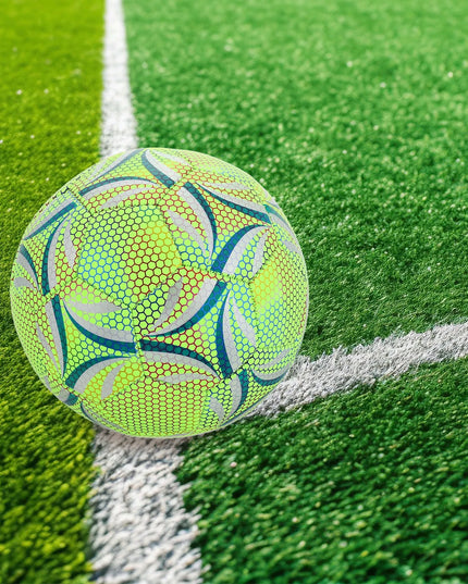 Tamsoje šviečiantis futbolo kamuolys naktiniam žaidimui ir treniruotėms