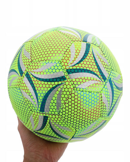 Tamsoje šviečiantis futbolo kamuolys naktiniam žaidimui ir treniruotėms