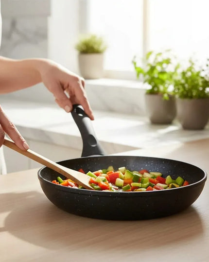 Tradicinė neprideganti maža 14 cm keptuvė, skirta indukcinėms ir dujinėms viryklėms ZILNER ZL-7701