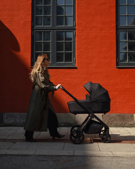 Vaikiškas vežimėlis Venicci Claro Noir 2in1