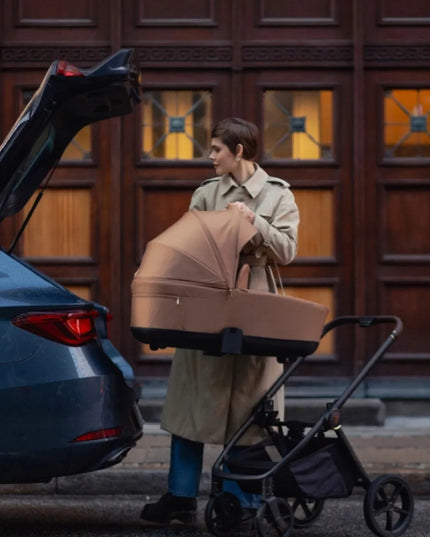 Venicci Claro lengvas 3-in-1 vežimėlis su Cybex automobiline kėdute ir priedais, Caramel